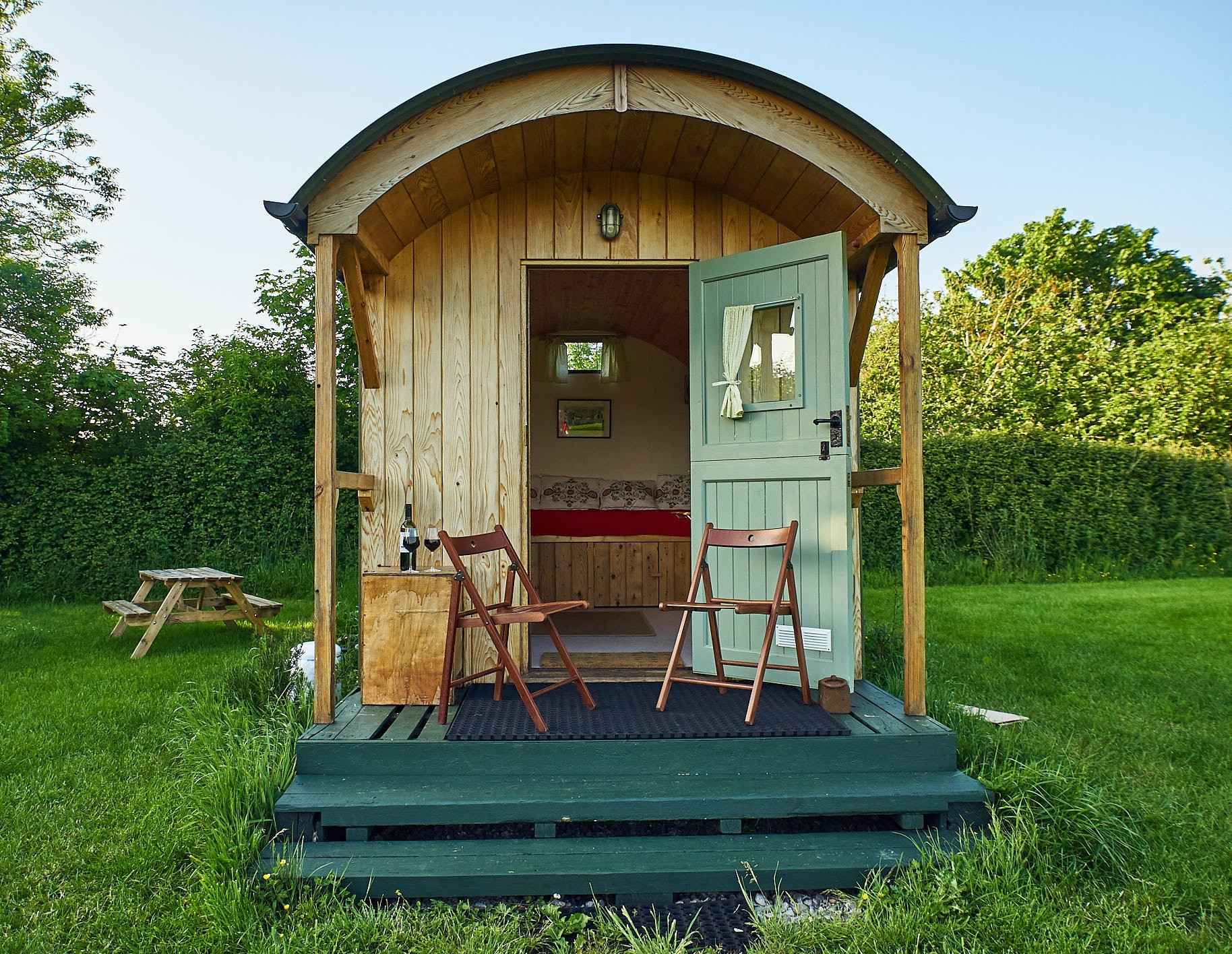 Walnut tree farm in Bristol shepherds hut. A small rustic shepherds hut