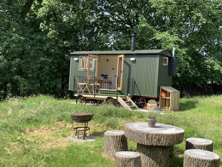 Gollins farm traditional shepherds hut